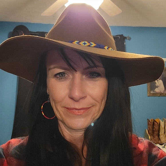 Meet your Posher, Leah - Picture 2 of 2